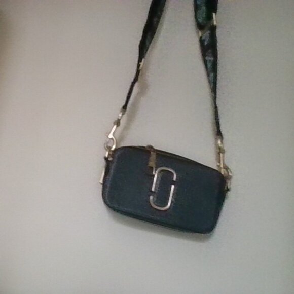 MARC JACOBS BAG CONDITION IS LIKE NEW BLUE AND GOLD! - Picture 6 of 6